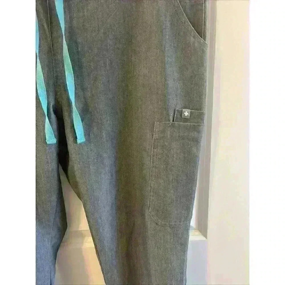 FIGS Technical collection cargo Scrub Pants Graphite Gray Size Medium teal tie - Picture 2 of 7